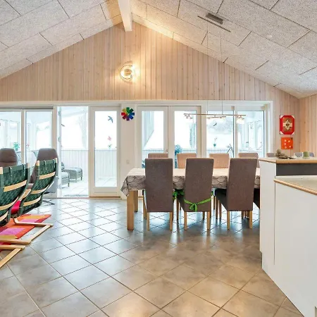 10 Person In Farevejle-by Traum