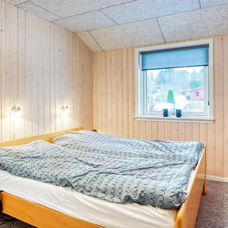 10 Person In Farevejle-by Traum